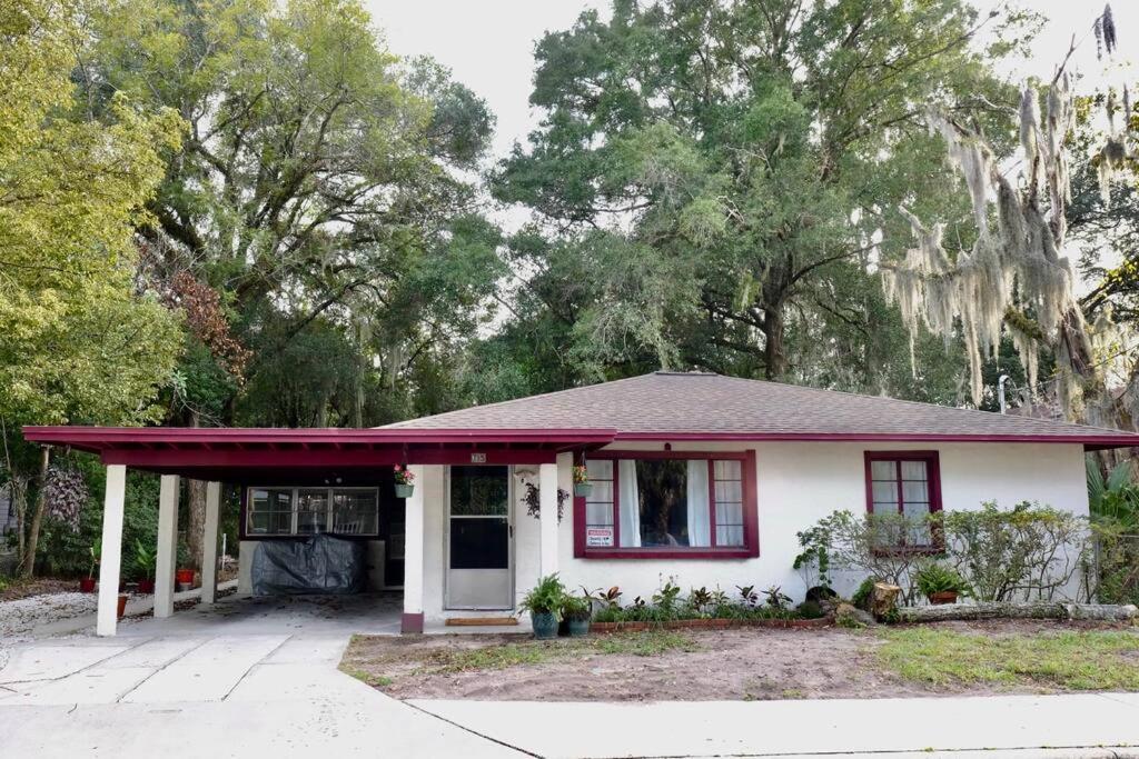 3BR Downtown House with Yard by UF view 4