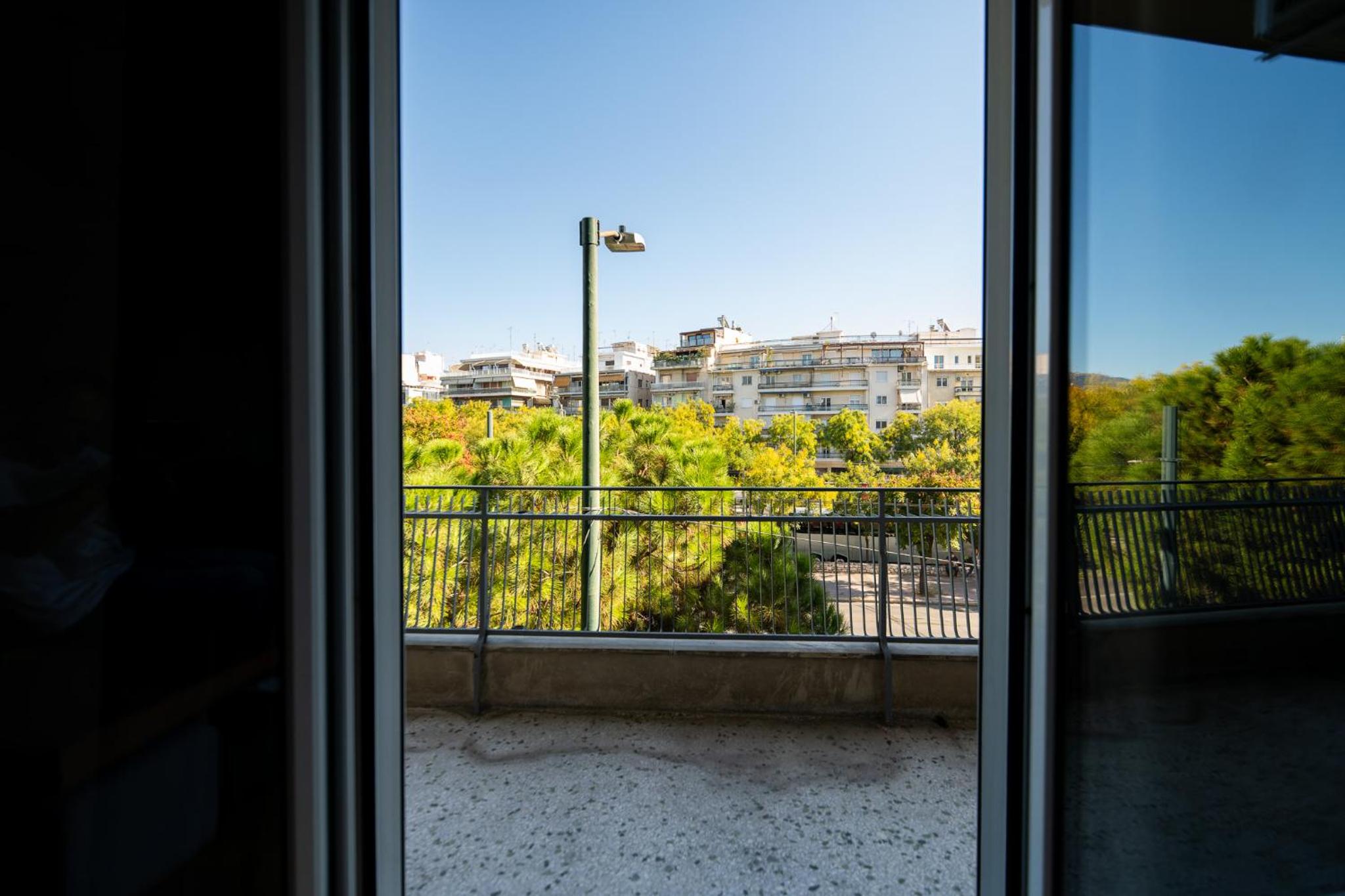 The Acropolis Hideaway 2-BDR APT next to Metro
