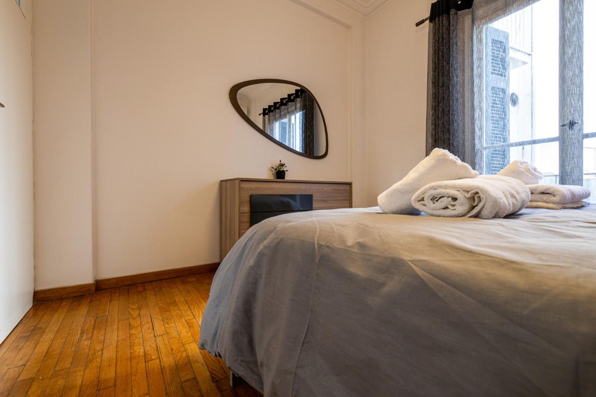 The Acropolis Hideaway 2-BDR APT next to Metro