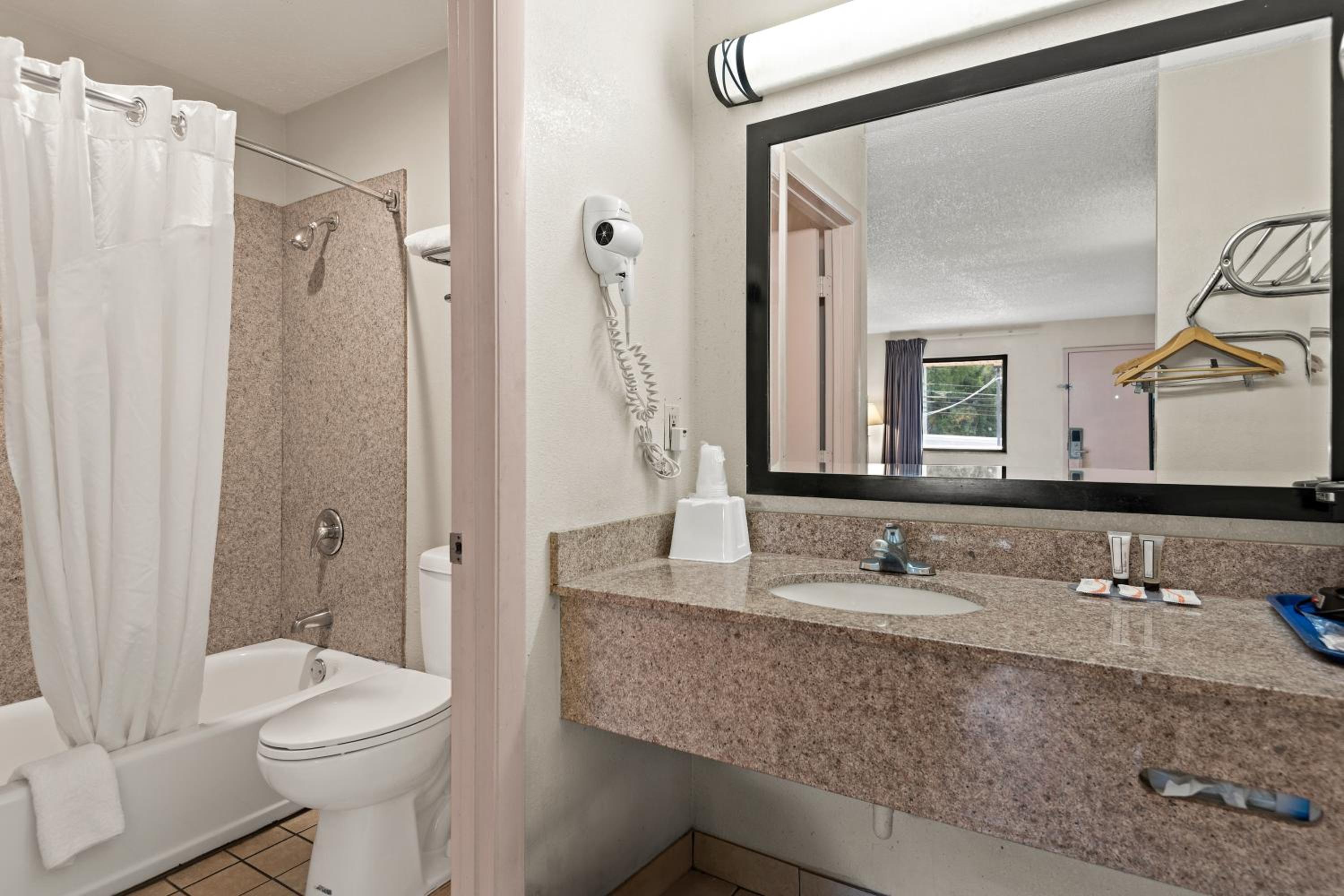Laurel Vacations - Americas Best Value Inn Laurel - Property Image 15
