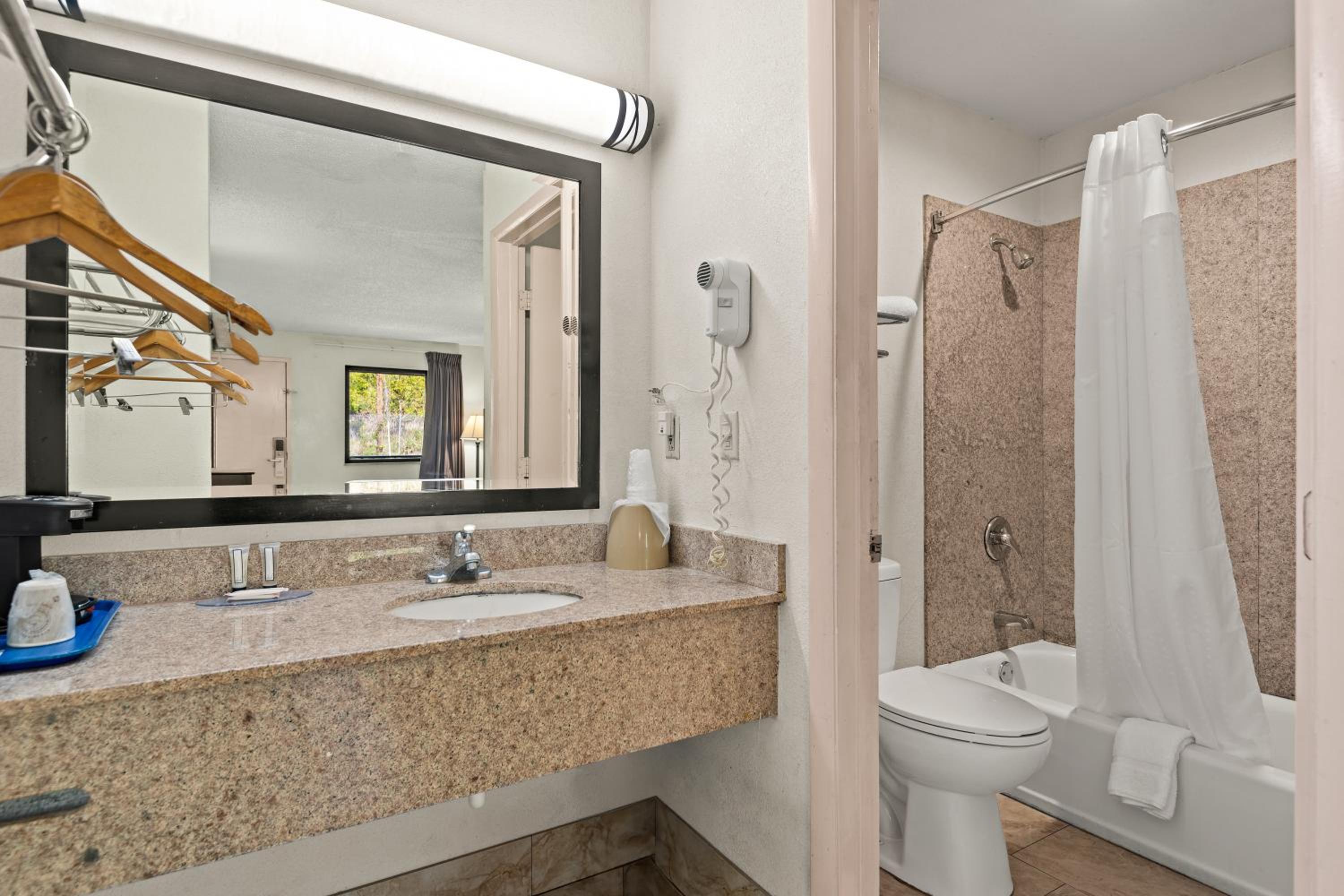 Laurel Vacations - Americas Best Value Inn Laurel - Property Image 16