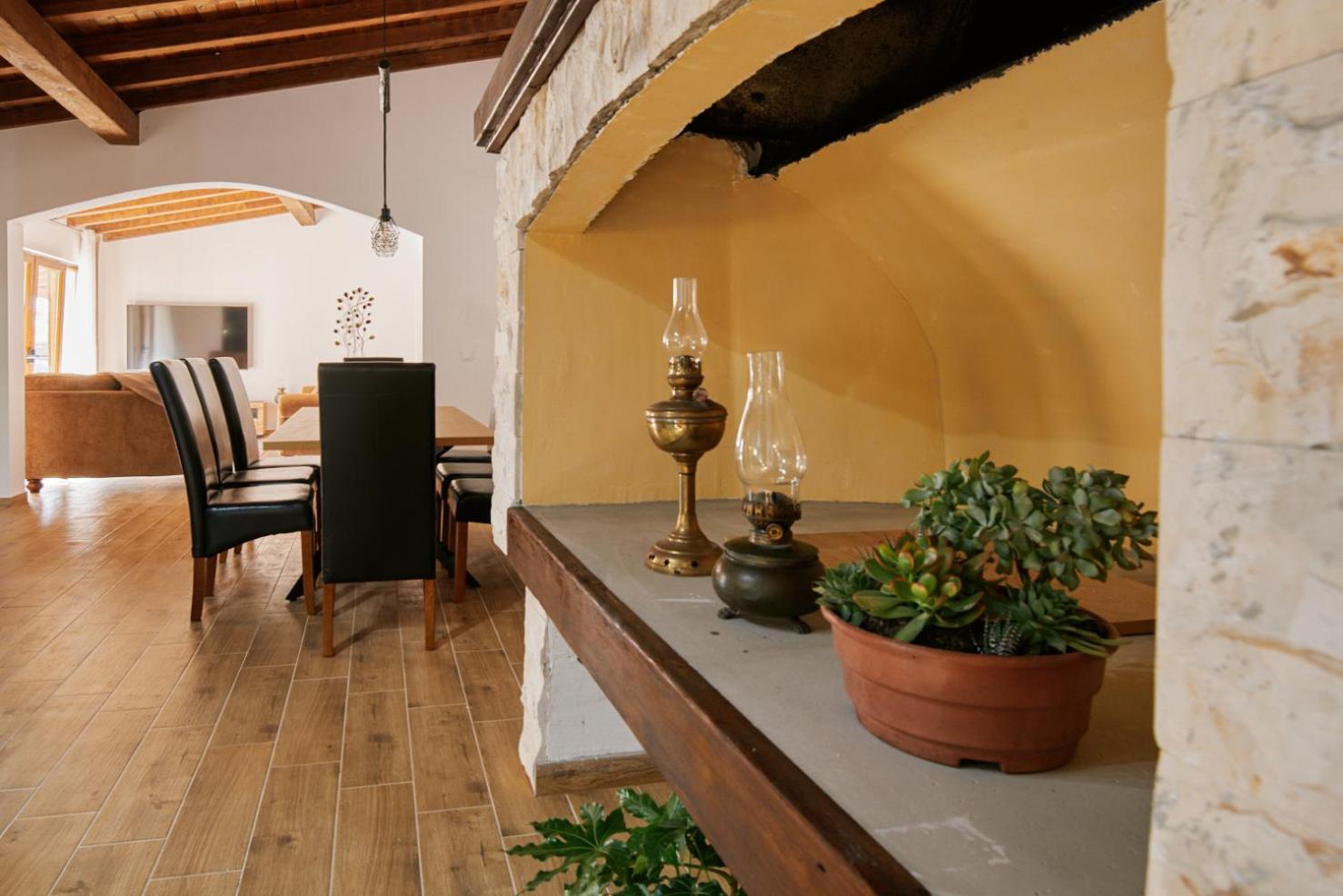 Stunning Villa for 10 people with large heated pool-50m2, jacuzzi and gym - by TA Leut Agency view 2