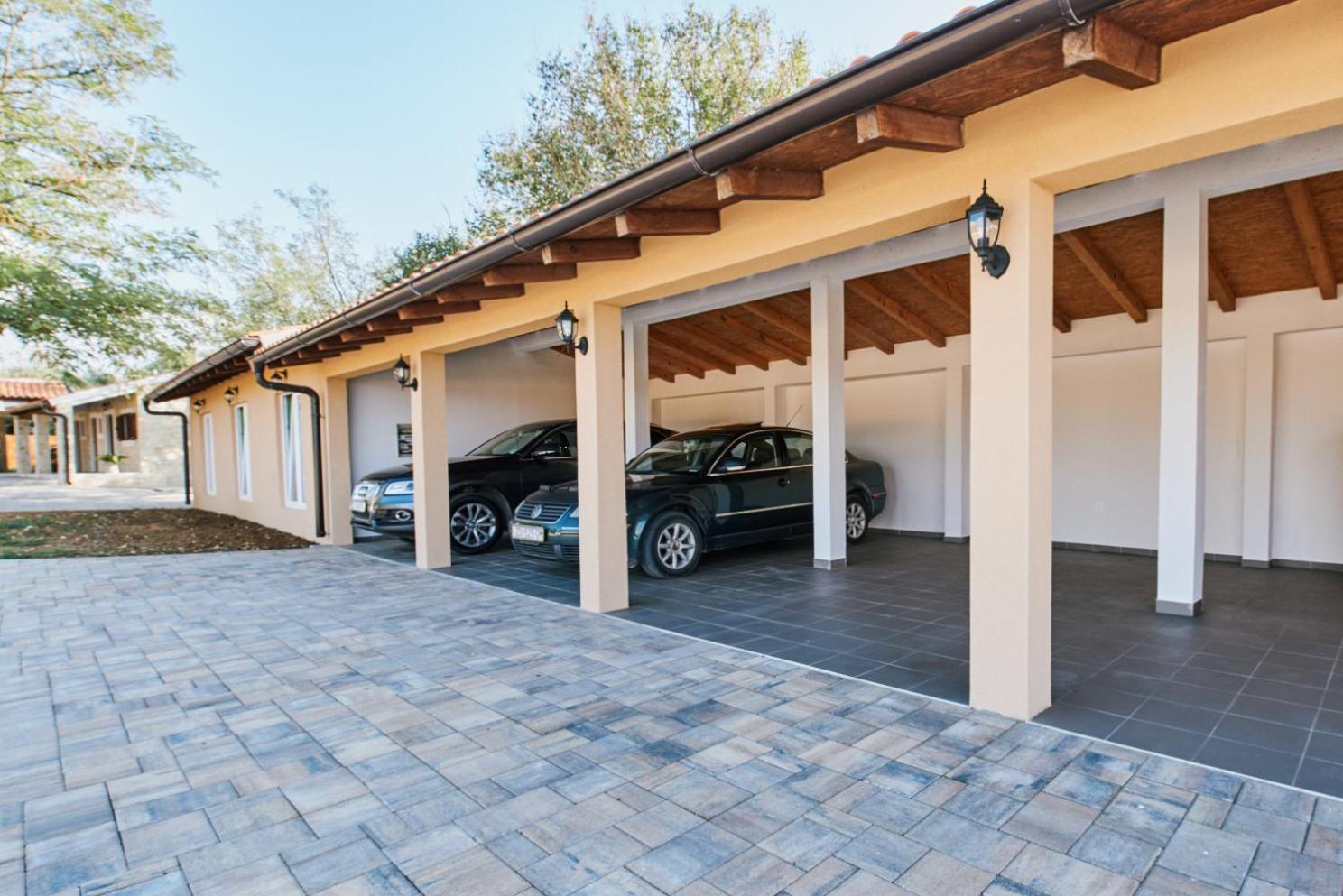 Stunning Villa for 10 people with large heated pool-50m2, jacuzzi and gym - by TA Leut Agency view 3
