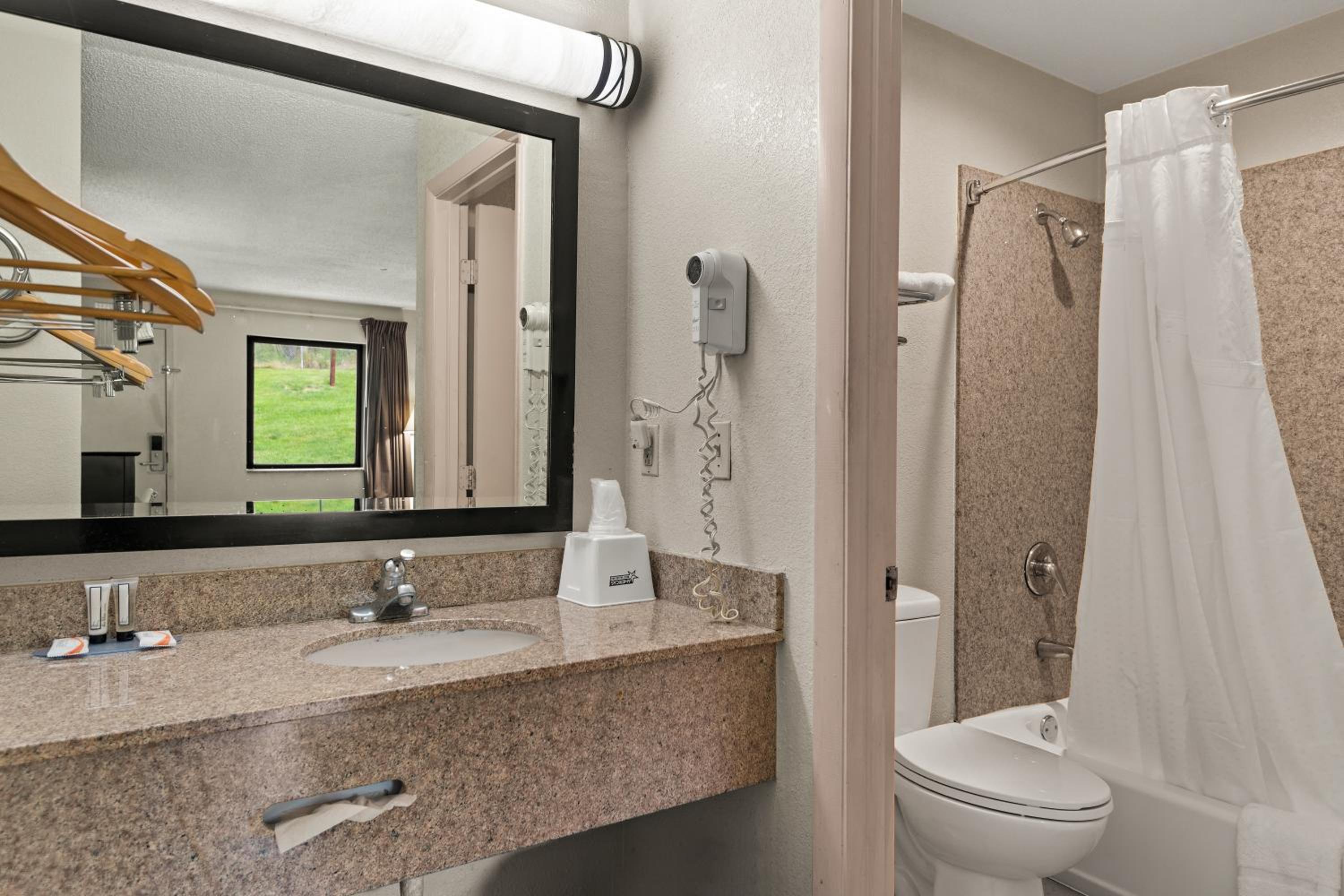 Laurel Vacations - Americas Best Value Inn Laurel - Property Image 3