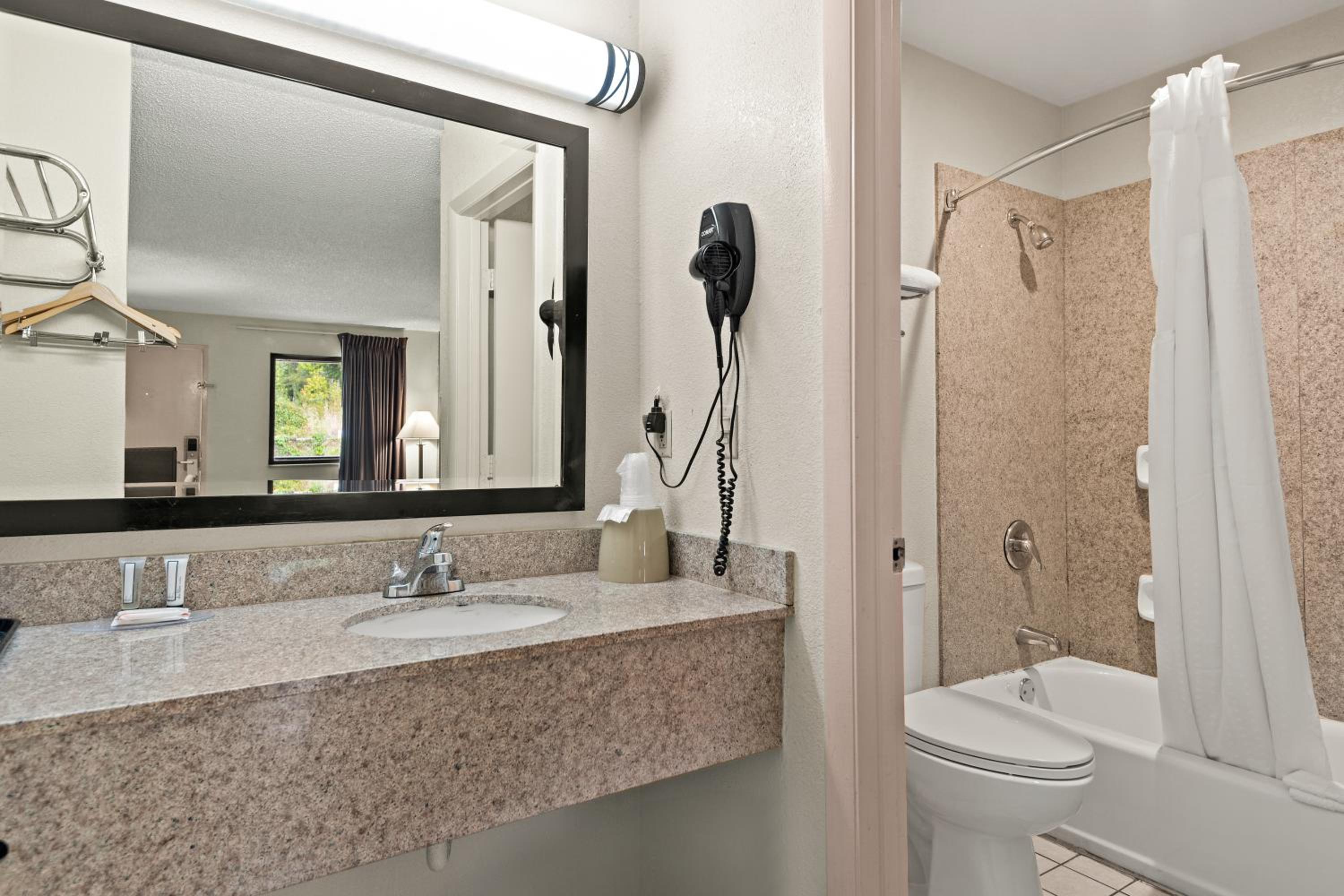 Laurel Vacations - Americas Best Value Inn Laurel - Property Image 2