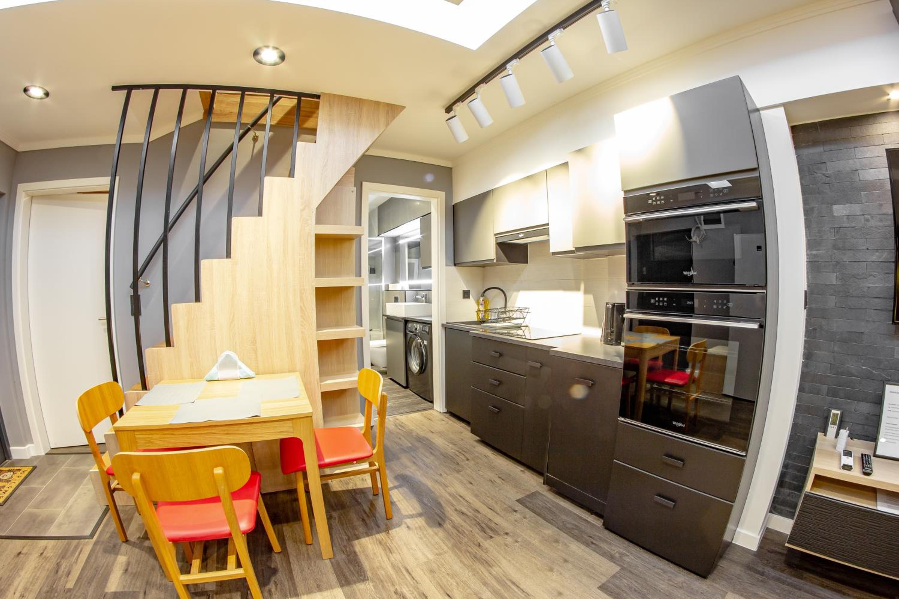 Victoria Suites