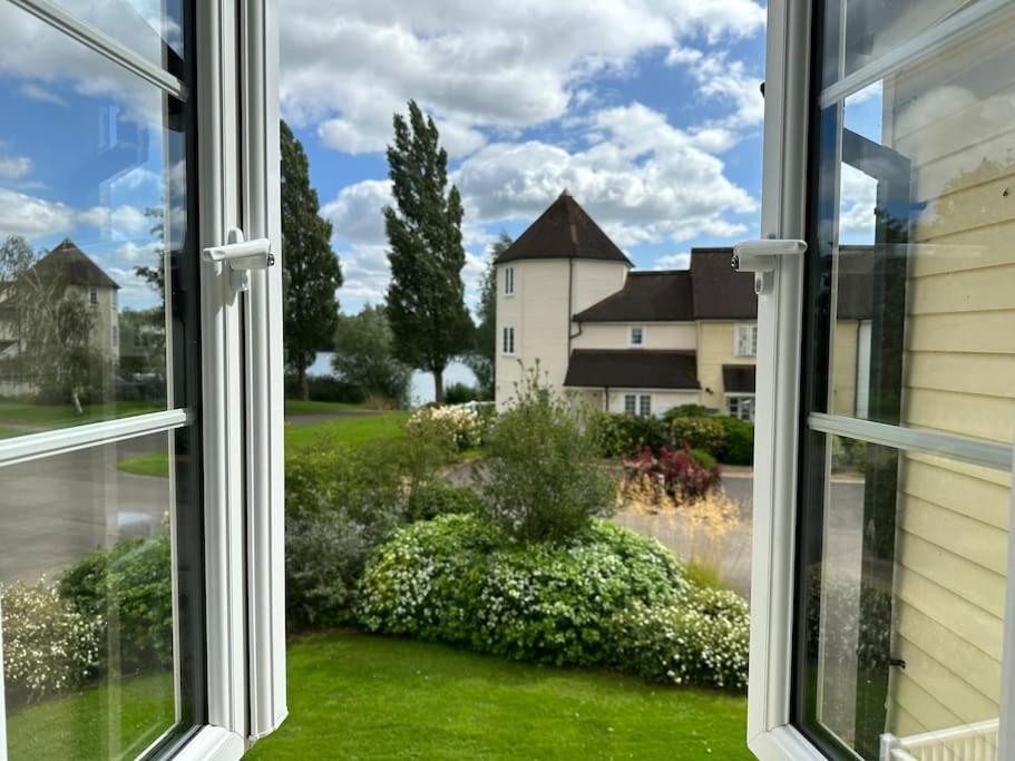 Bourton House Windrush Lake view 5