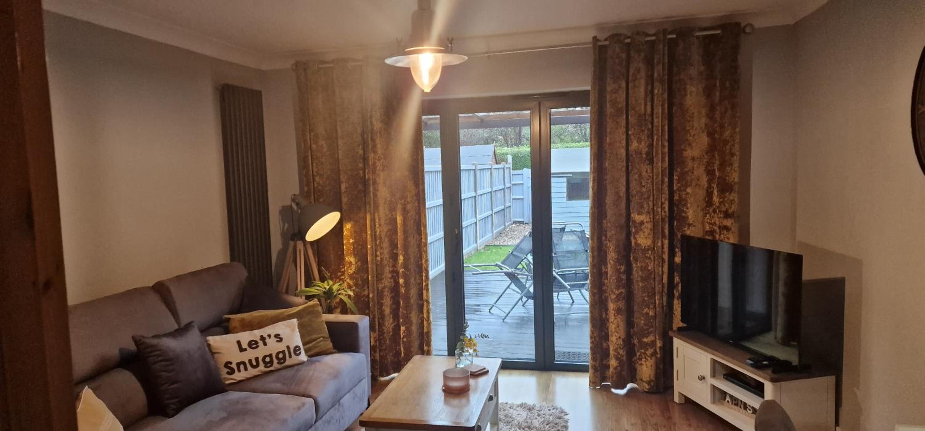 Country Style, 2 bedroom house, Parking and superb location view 4