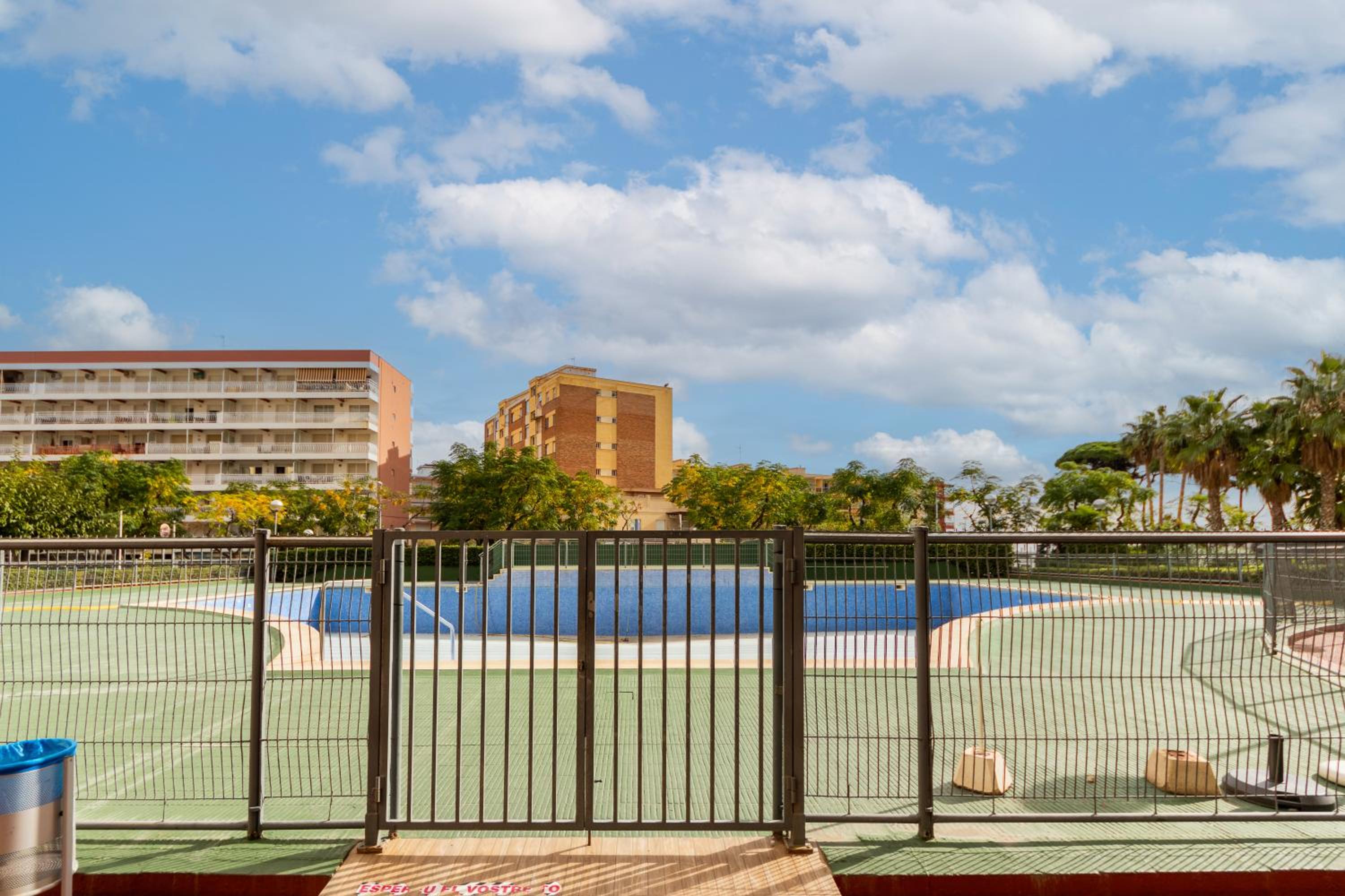 Estudio delante del mar