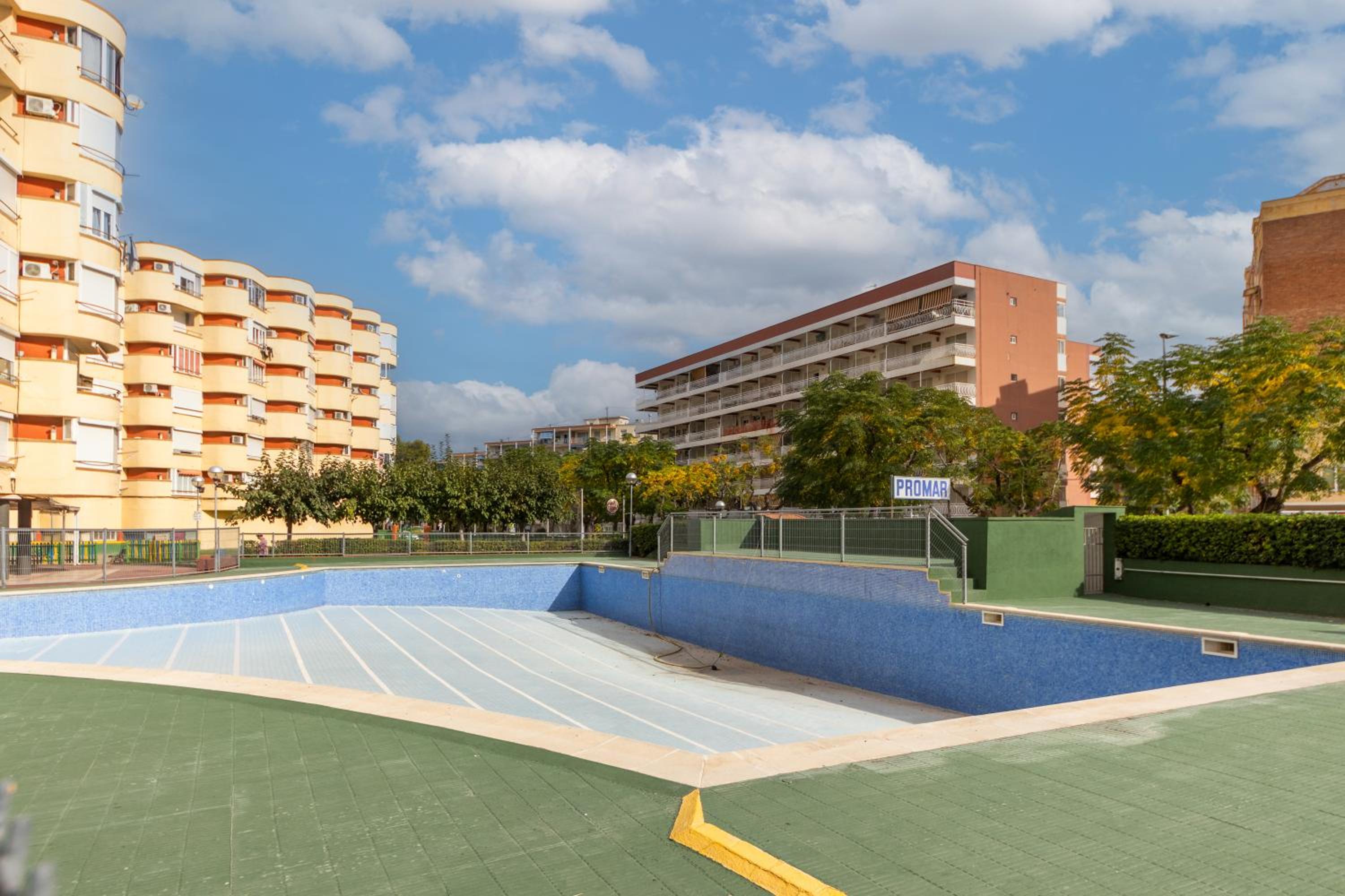 Estudio delante del mar