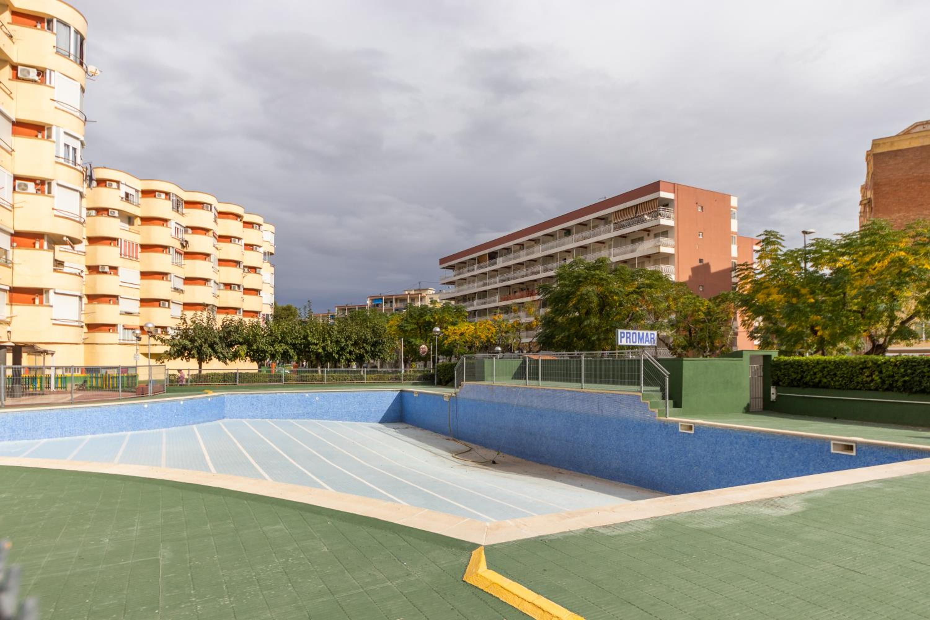 Estudio delante del mar