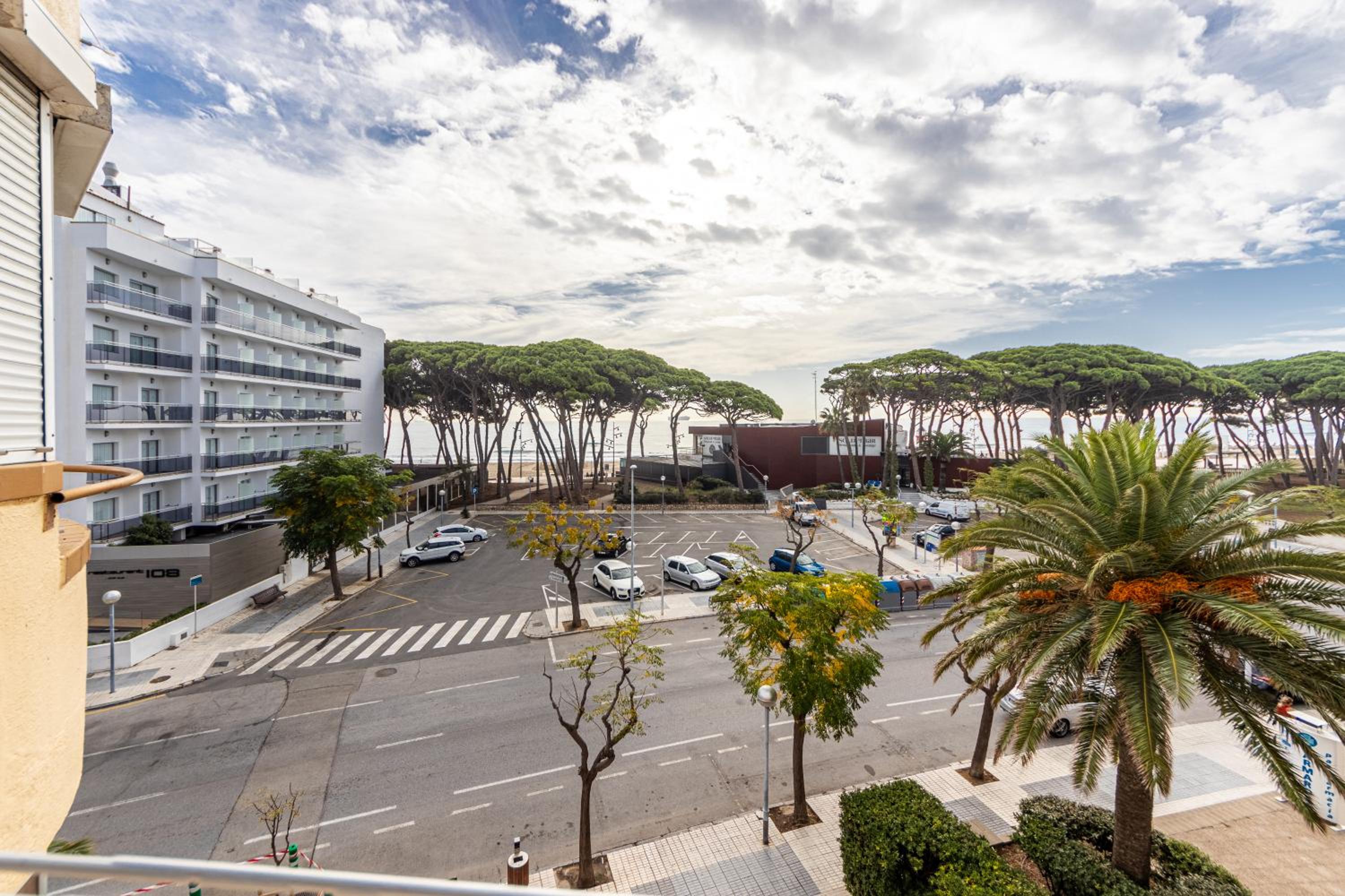 Estudio delante del mar