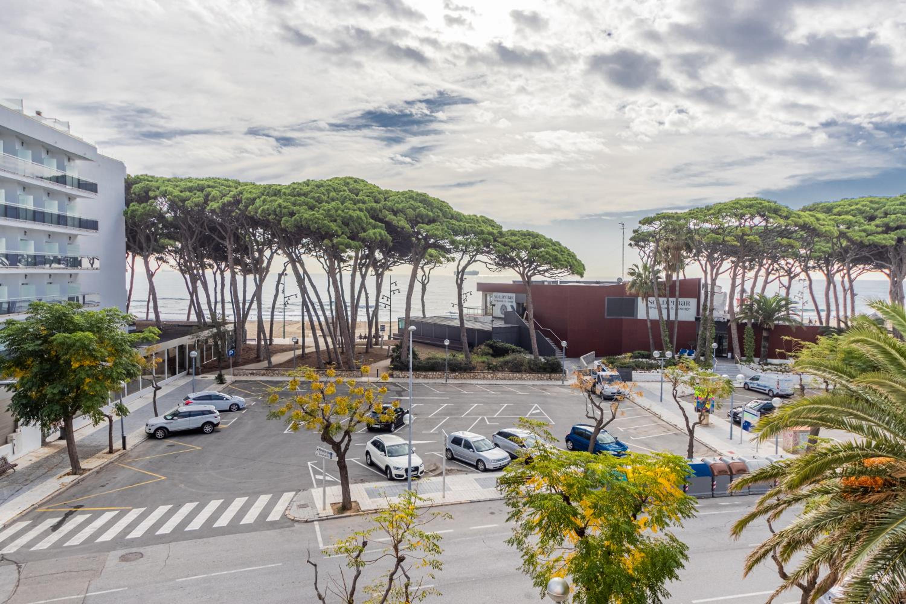 Estudio delante del mar