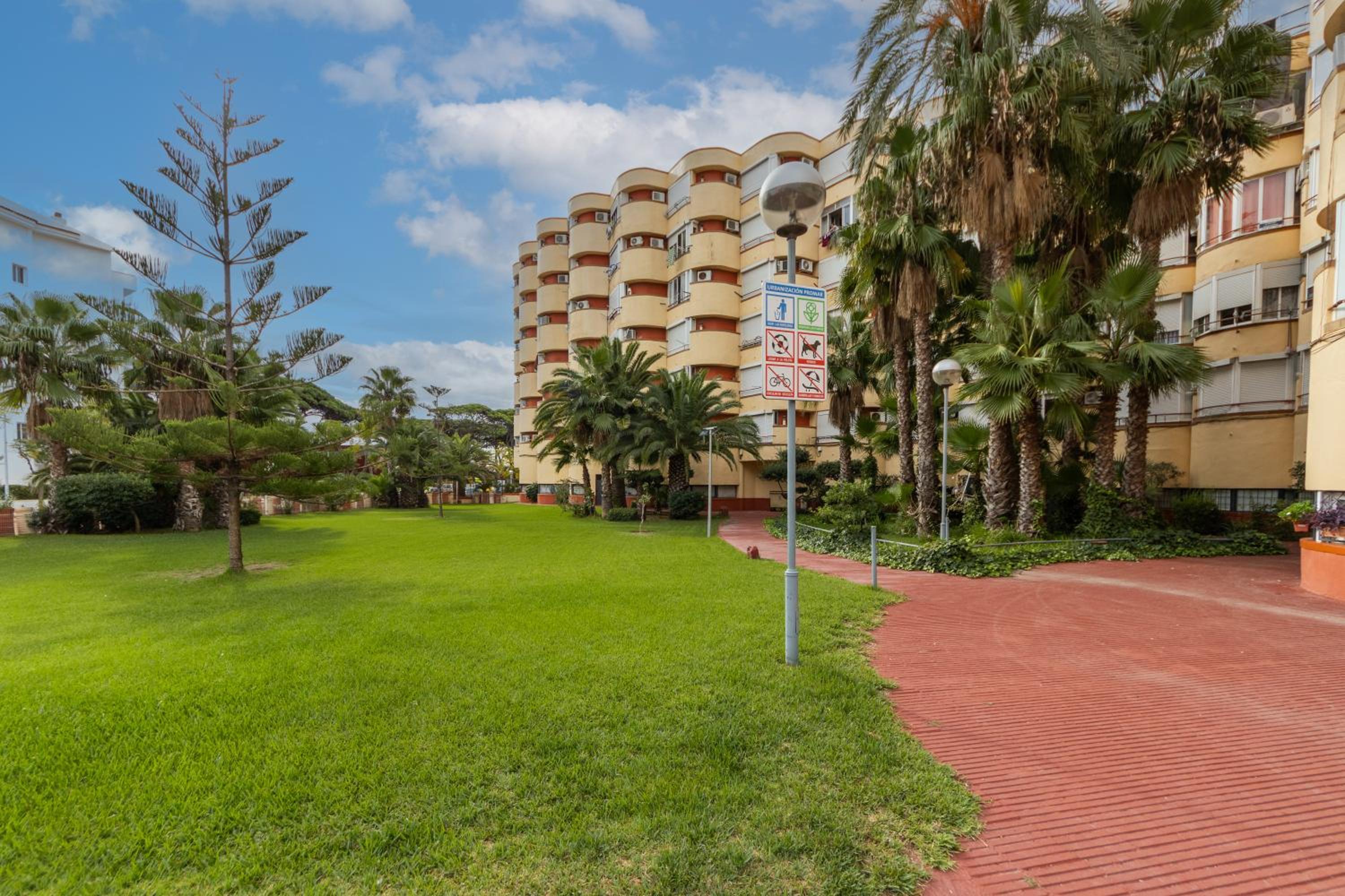 Estudio delante del mar