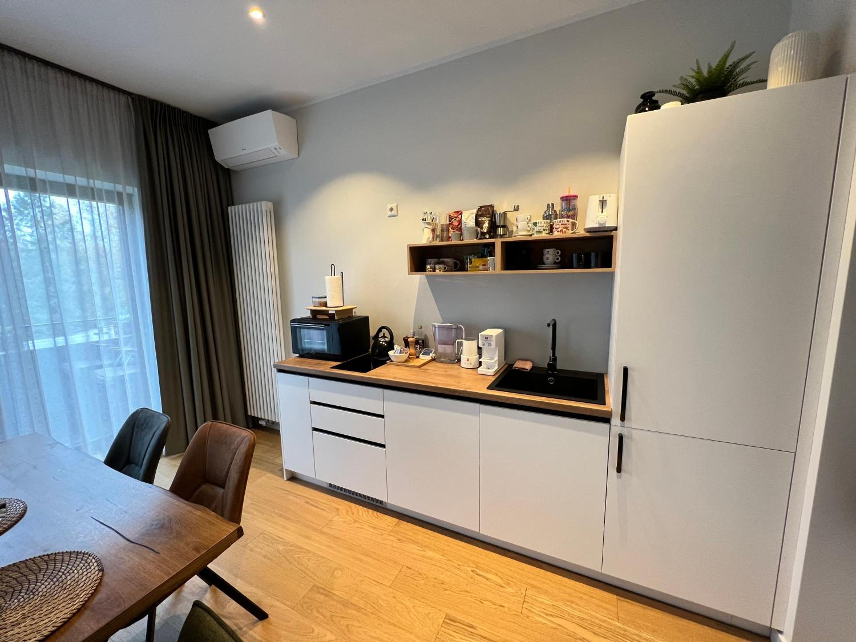 Nice Albatross apartment with a balcony by the sea view 2