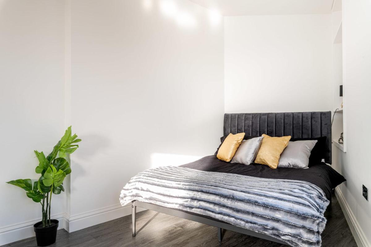 Stylish Central Studio Apartment Modern Luxury view 2