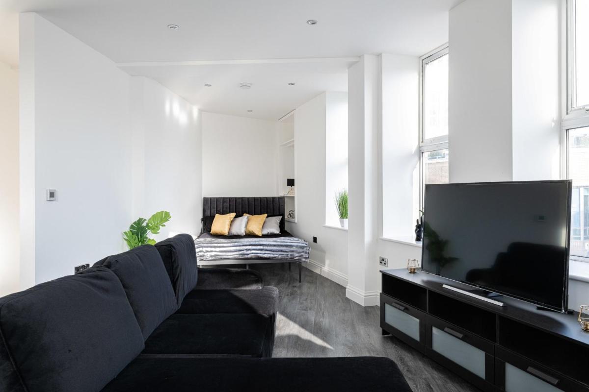 Stylish Central Studio Apartment Modern Luxury view 5