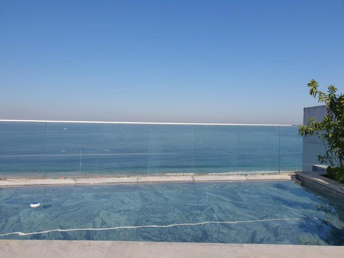 Flat Av. Atlantica em frente ao mar, estrutura total