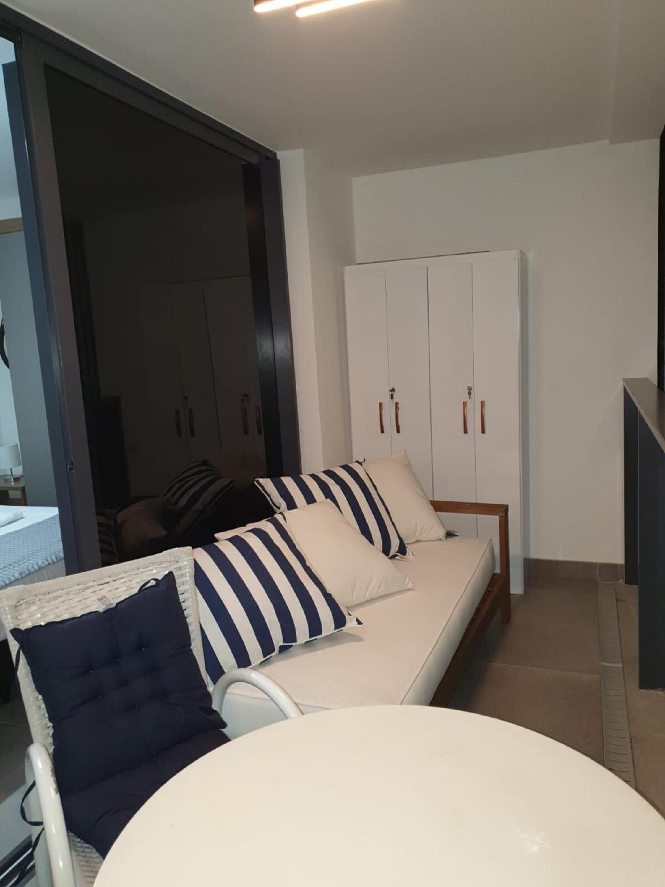 Flat Av. Atlantica em frente ao mar, estrutura total
