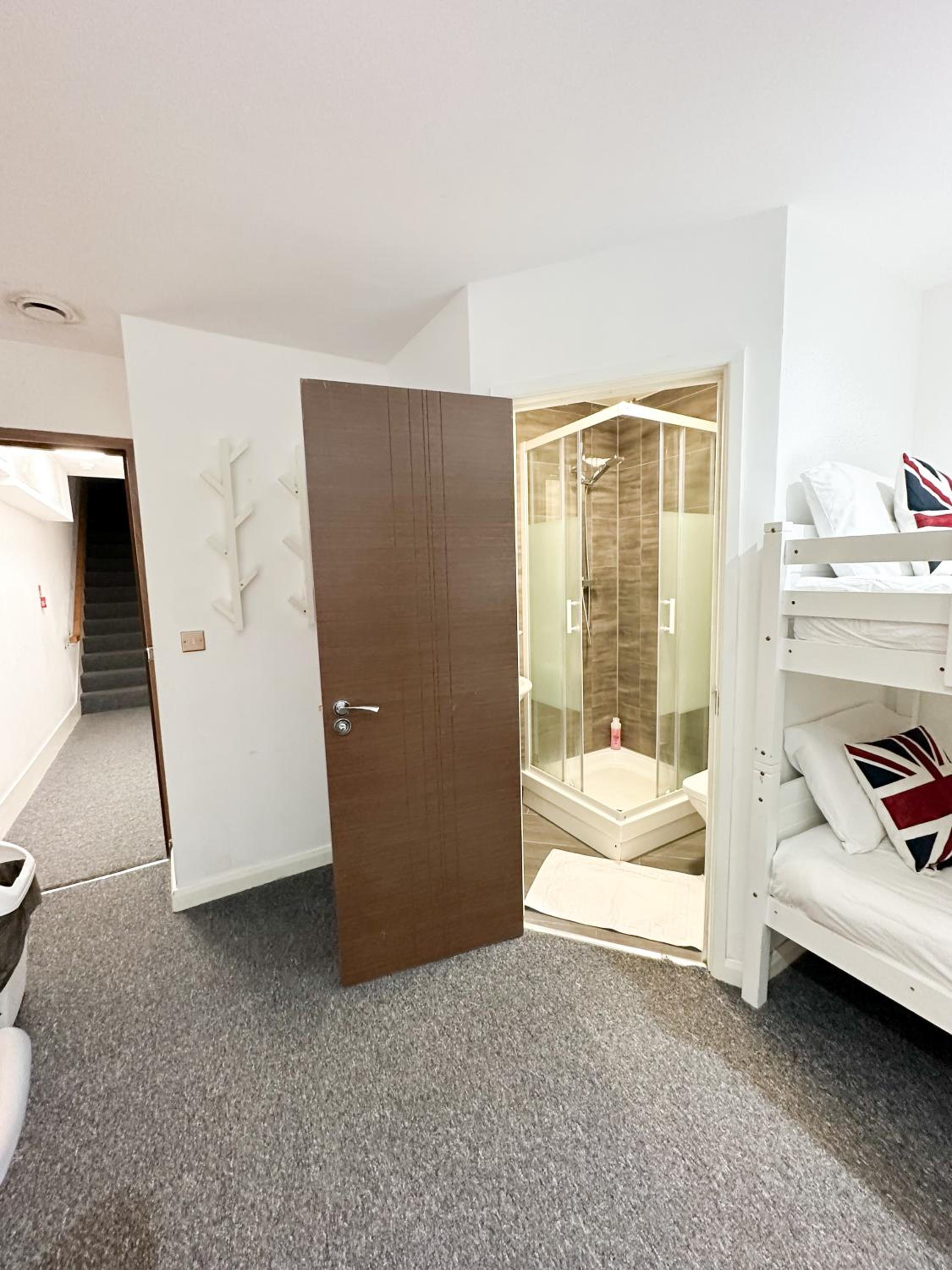 205 Earls Court Rooms