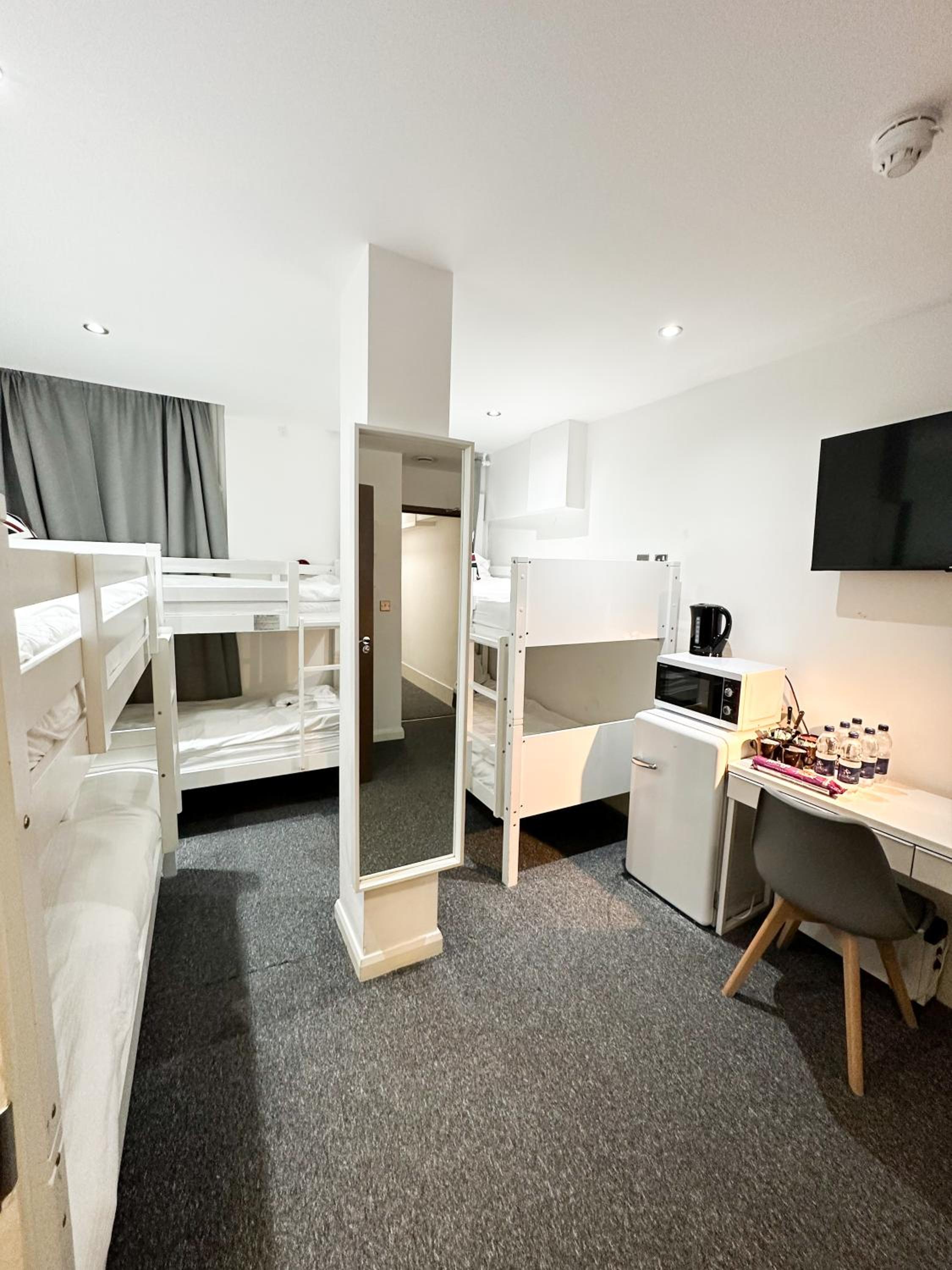 205 Earls Court Rooms