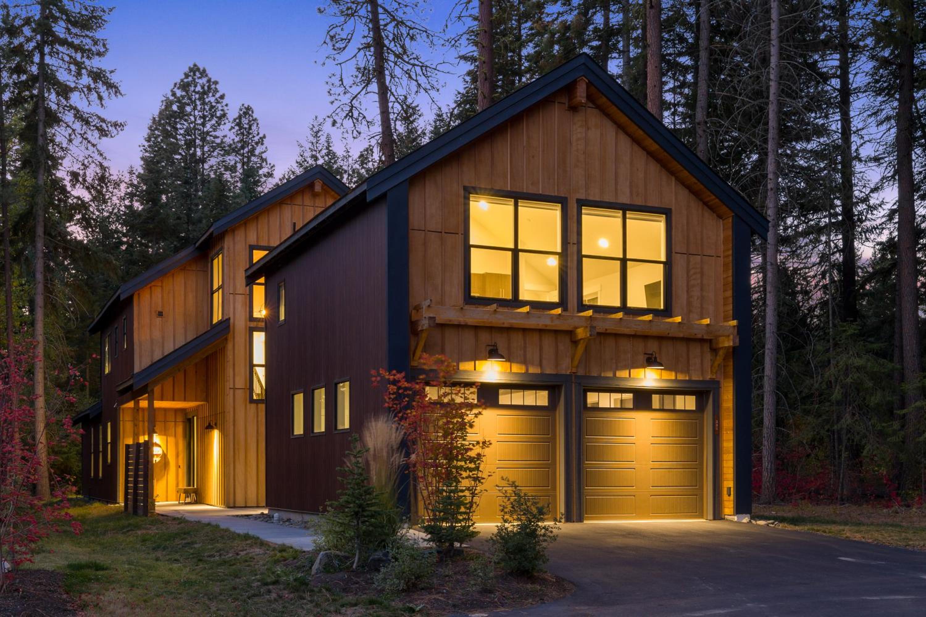 Wildwood Cabin at Suncadia- Hot Tub, Firepit, BBQ, Gourmet Kitchen, Fireplace, Smart TVs, Hi-speed Wi-Fi, Secluded view 5