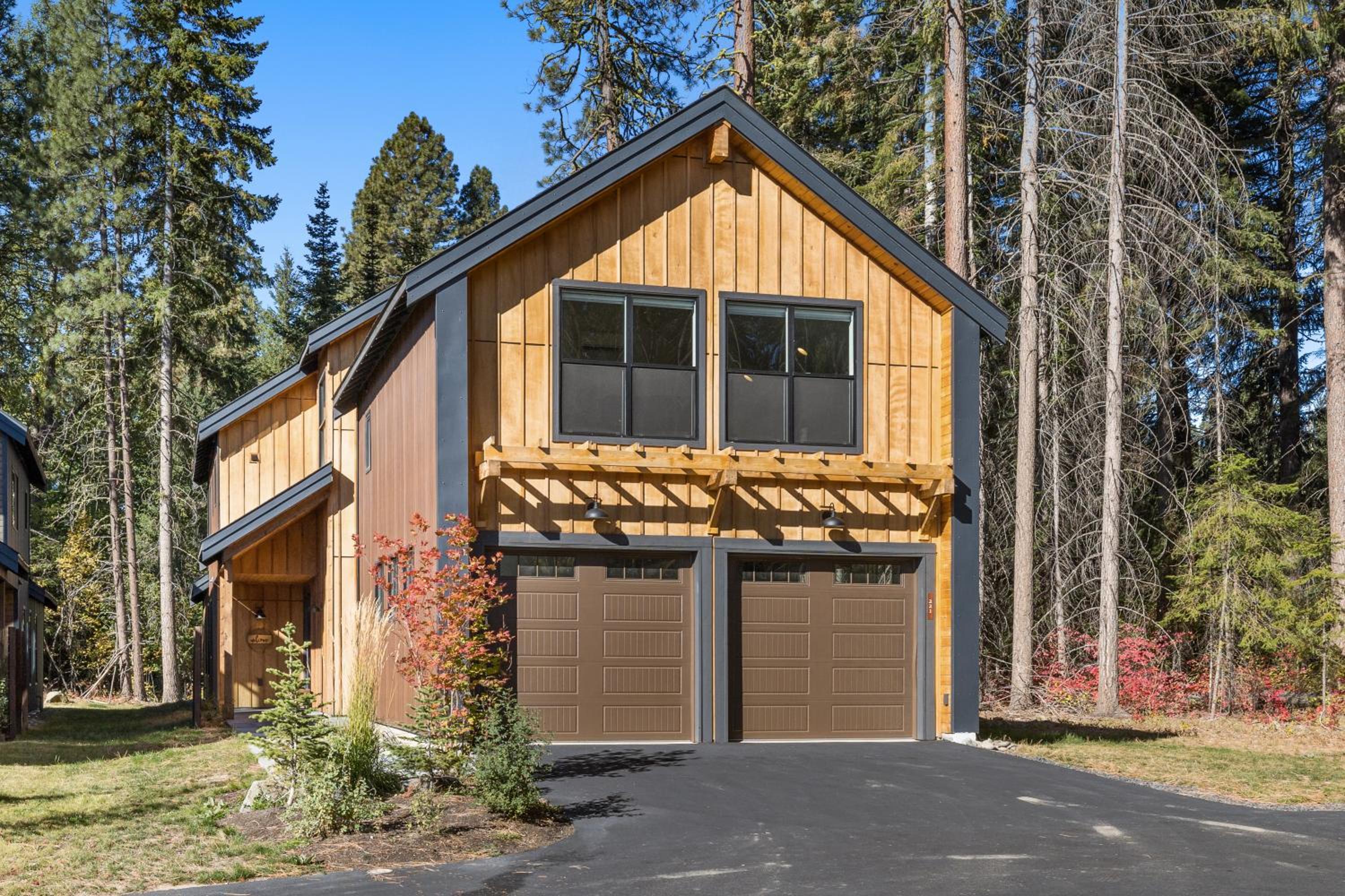 Wildwood Cabin at Suncadia- Hot Tub, Firepit, BBQ, Gourmet Kitchen, Fireplace, Smart TVs, Hi-speed Wi-Fi, Secluded view 4