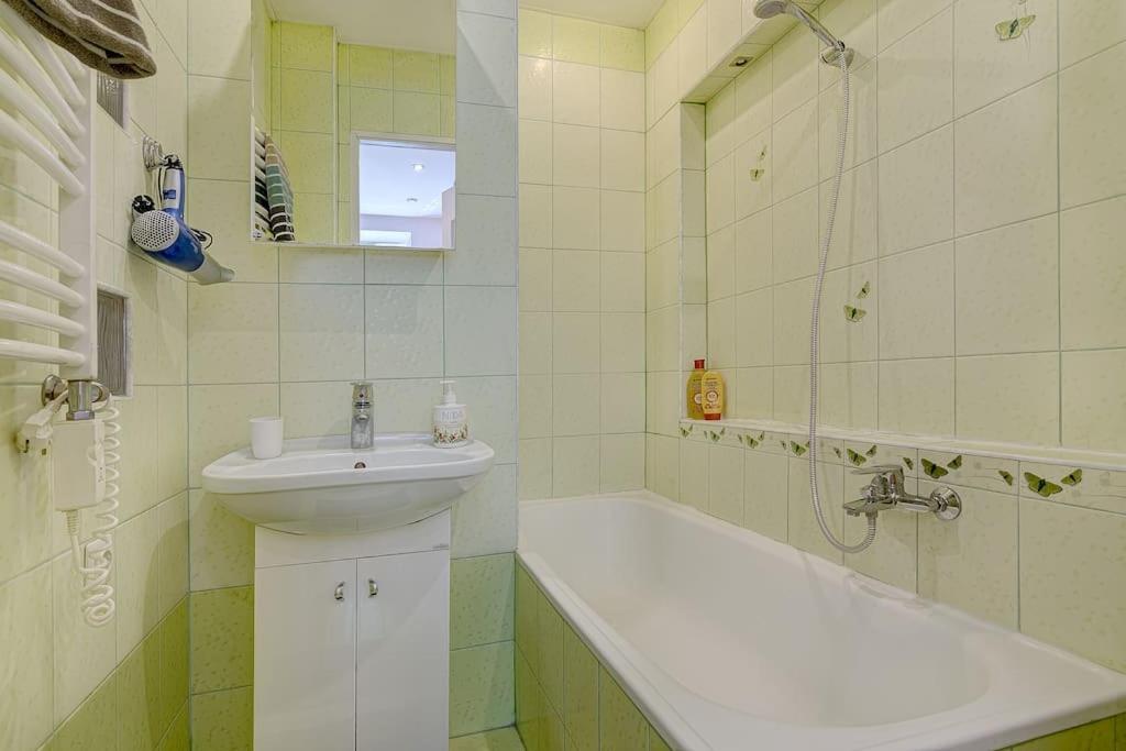 Private Entrance-2 ROOMS-OLD TOWN- Free Parking view 2