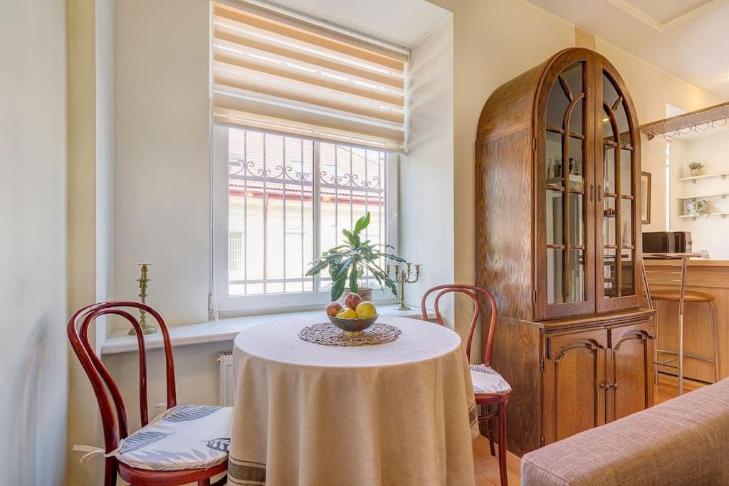 Private Entrance-2 ROOMS-OLD TOWN- Free Parking view 3