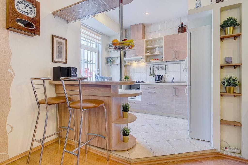 Private Entrance-2 ROOMS-OLD TOWN- Free Parking view 4