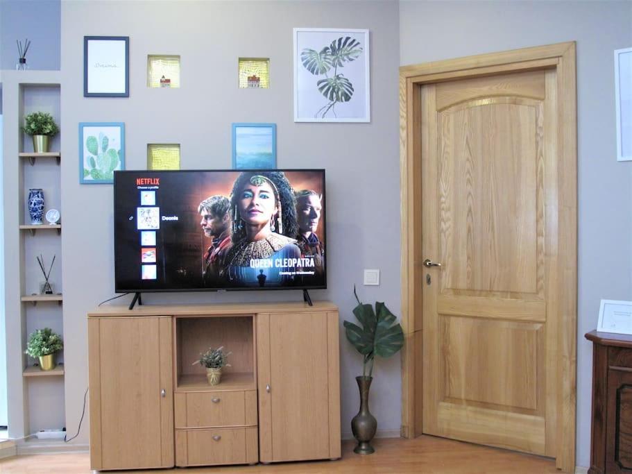 Private Entrance-2 ROOMS-OLD TOWN- Free Parking view 5