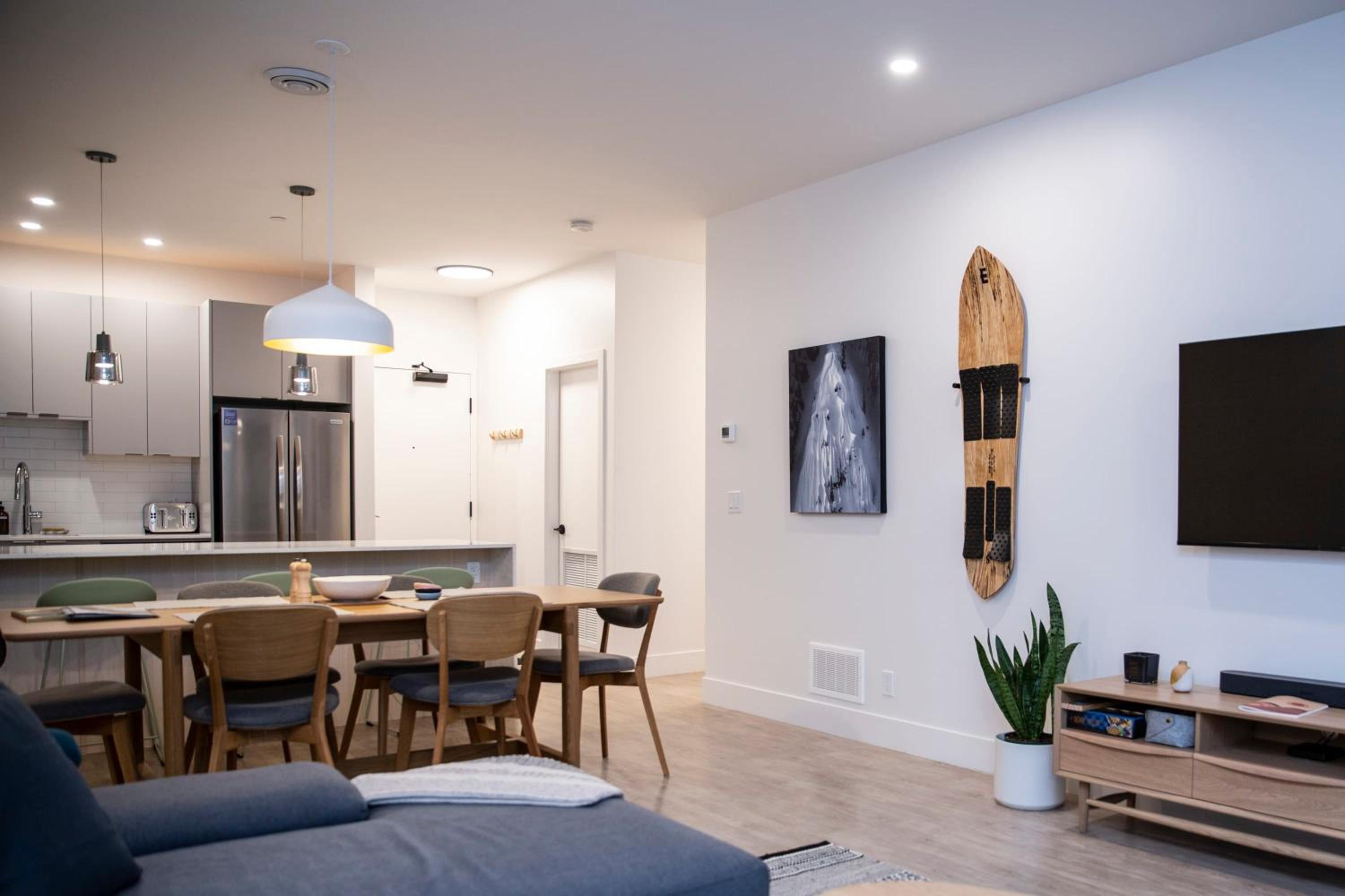 Le Refuge - Revelstoke Condo with Hot Tub
