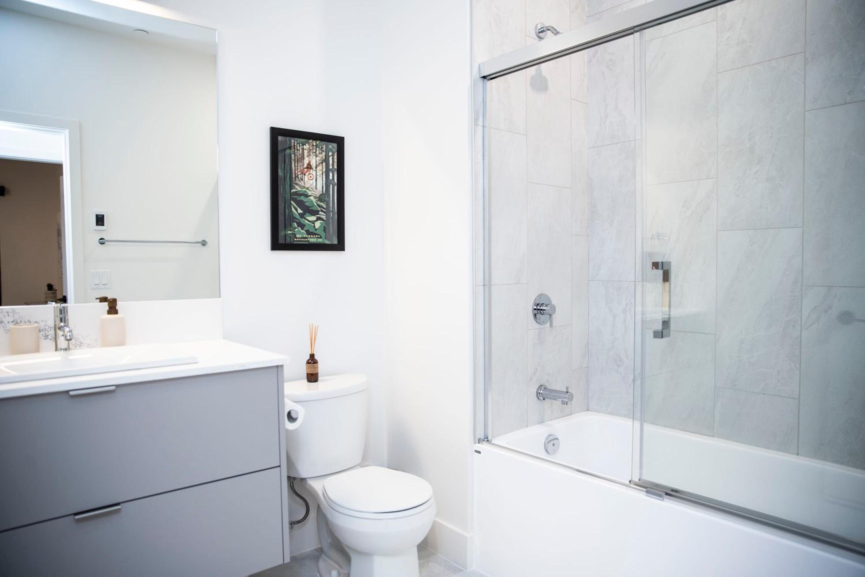 Le Refuge - Revelstoke Condo with Hot Tub