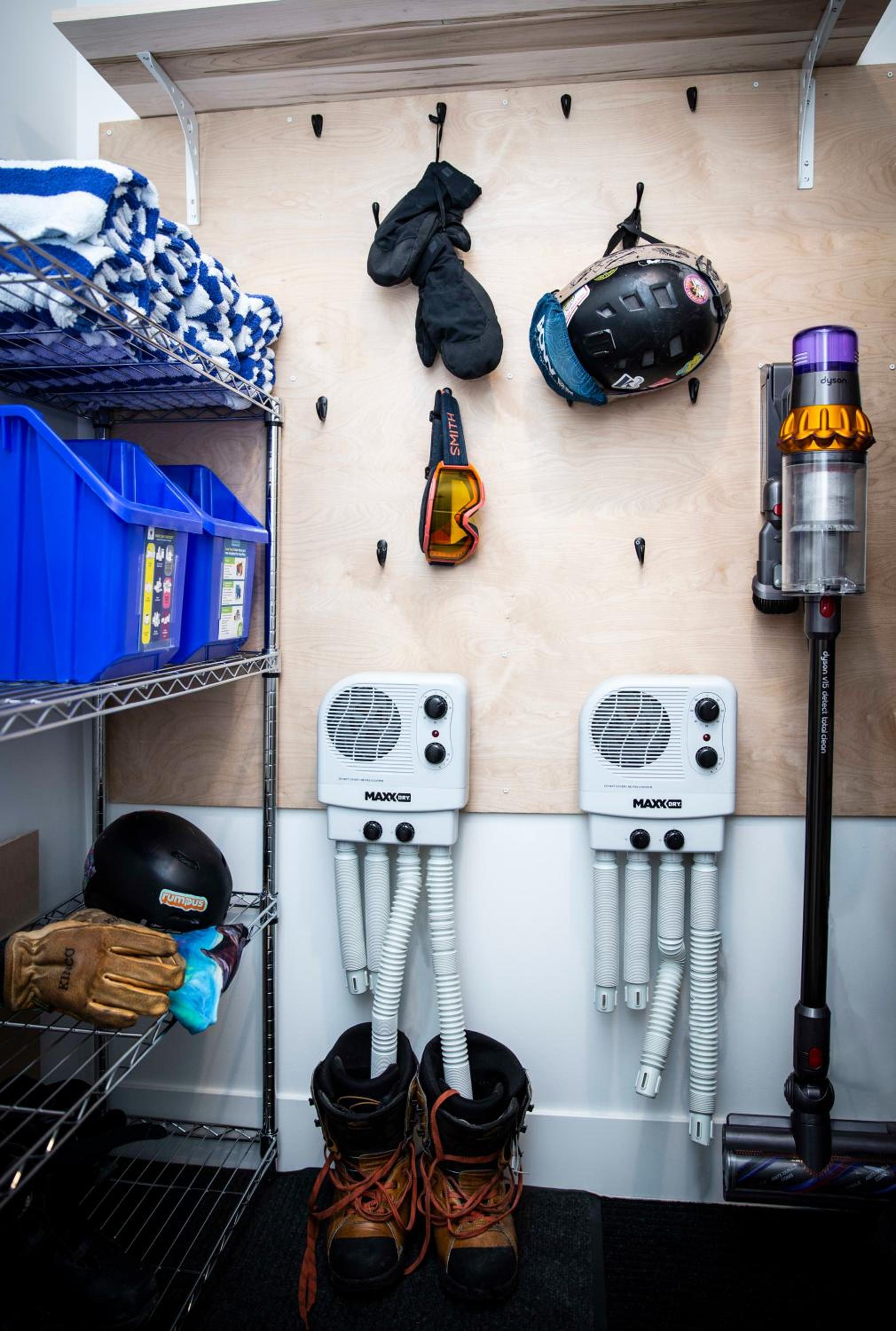 Le Refuge - Revelstoke Condo with Hot Tub