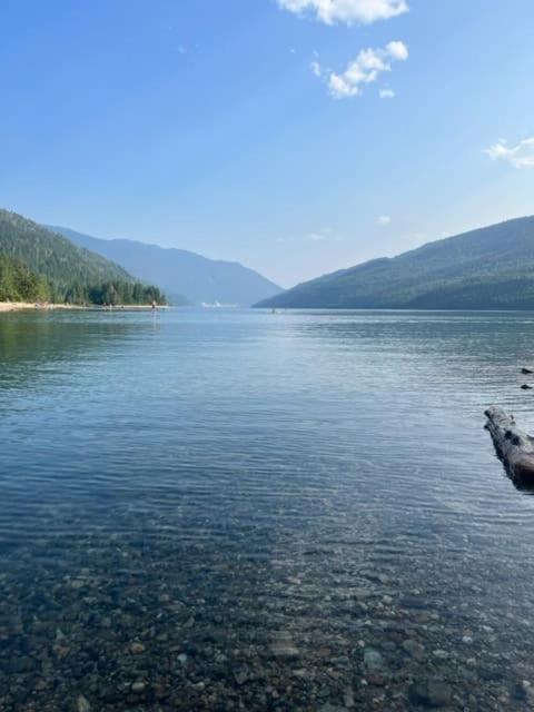 Le Refuge - Revelstoke Condo with Hot Tub