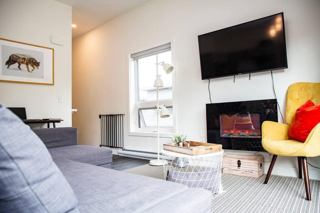 Reved Up & Out - Remarkable Two Bedroom Condo