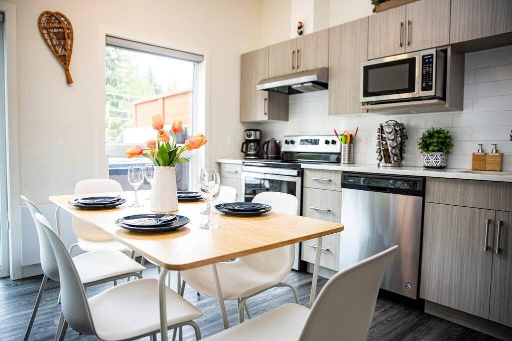 Reved Up & Out - Remarkable Two Bedroom Condo