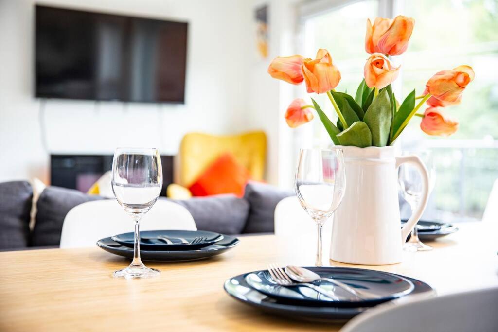 Reved Up & Out - Remarkable Two Bedroom Condo