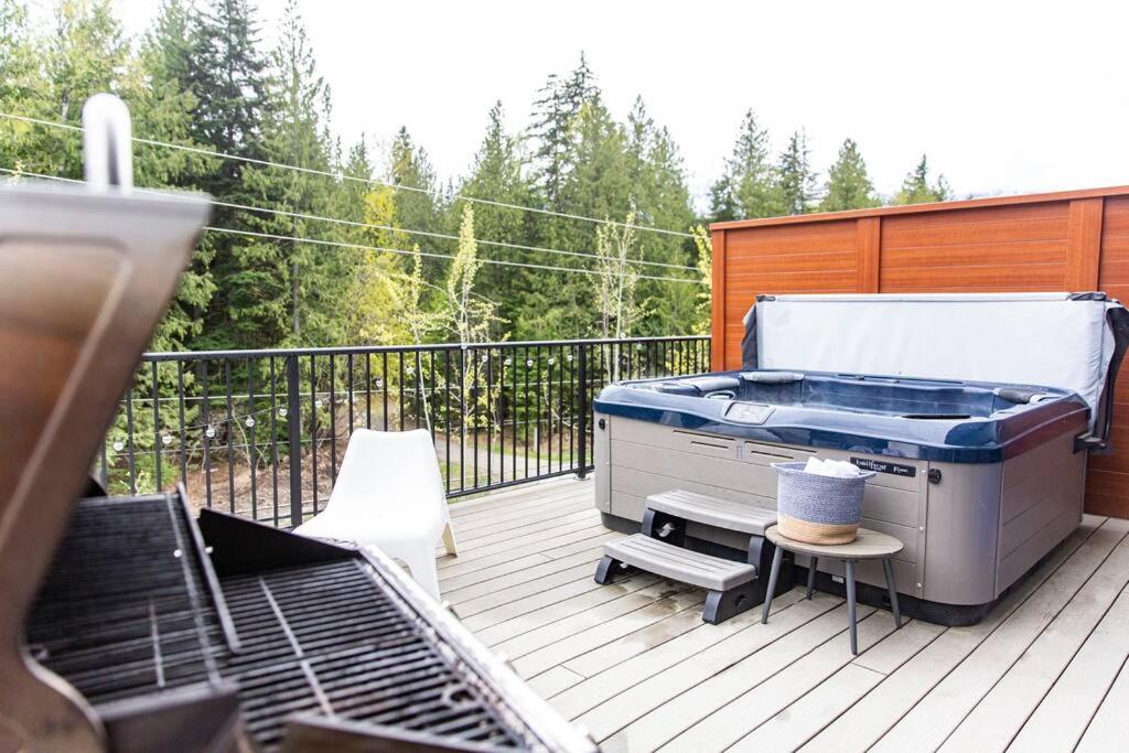 Reved Up & Out - Remarkable Two Bedroom Condo