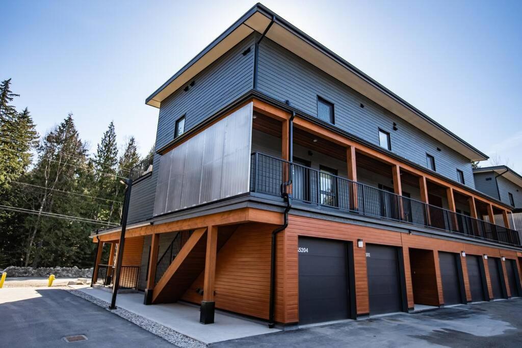 Reved Up & Out - Remarkable Two Bedroom Condo