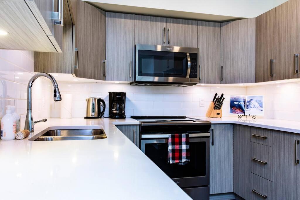 Revy Pow Pad - Private Hot Tub 3 Bedroom Condo