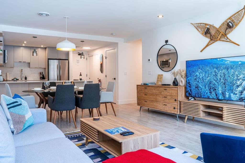 Rocky Ridge Getaway - Modern Getaway in Revelstoke
