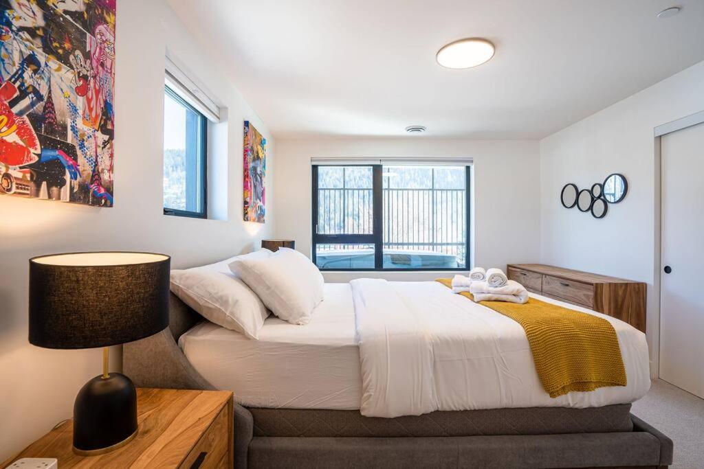 Rocky Ridge Getaway - Modern Getaway in Revelstoke