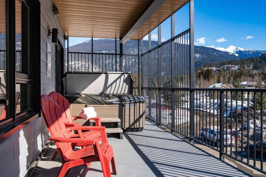Rocky Ridge Getaway - Modern Getaway in Revelstoke