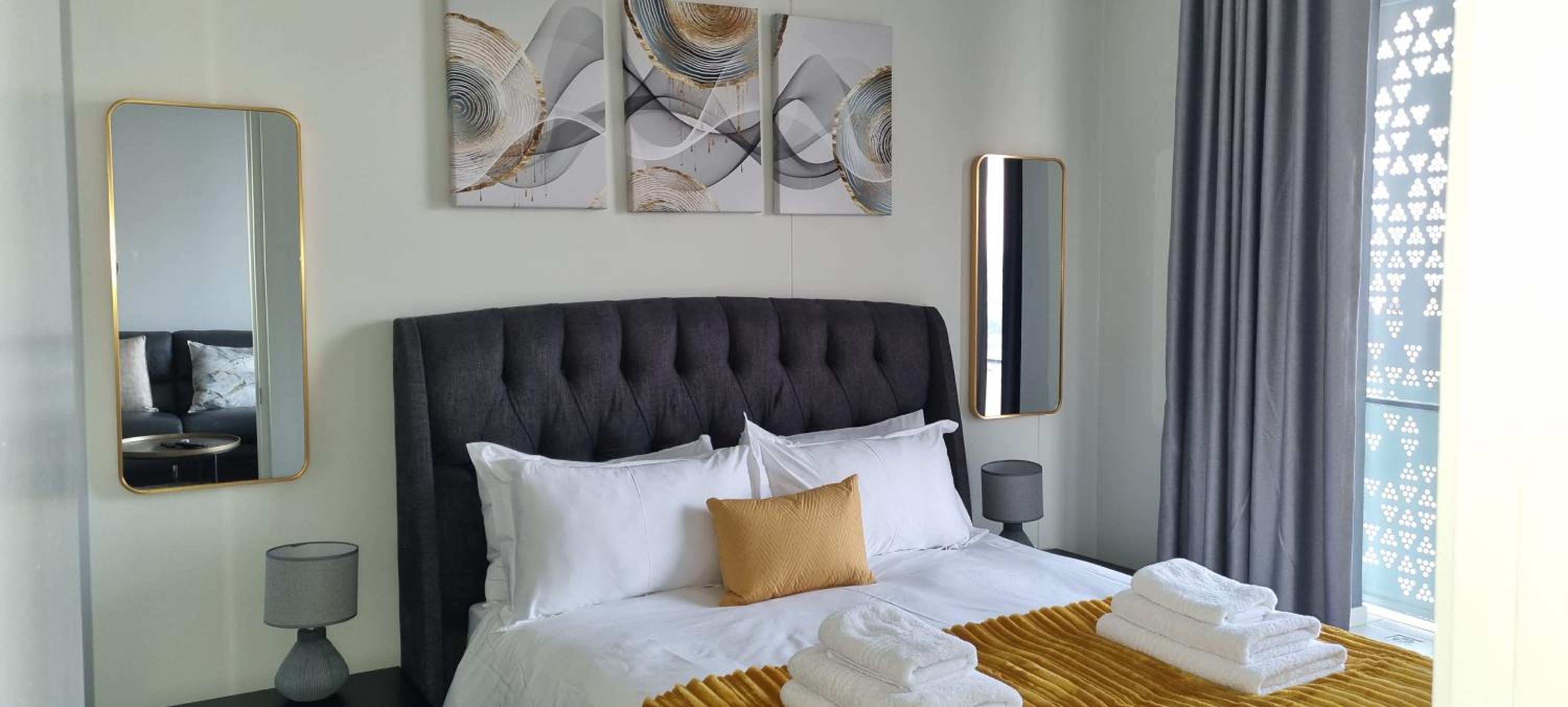 Ellipse Waterfall City Luxury Apartment - Bigger Apartment than Most - Middle floor view 2