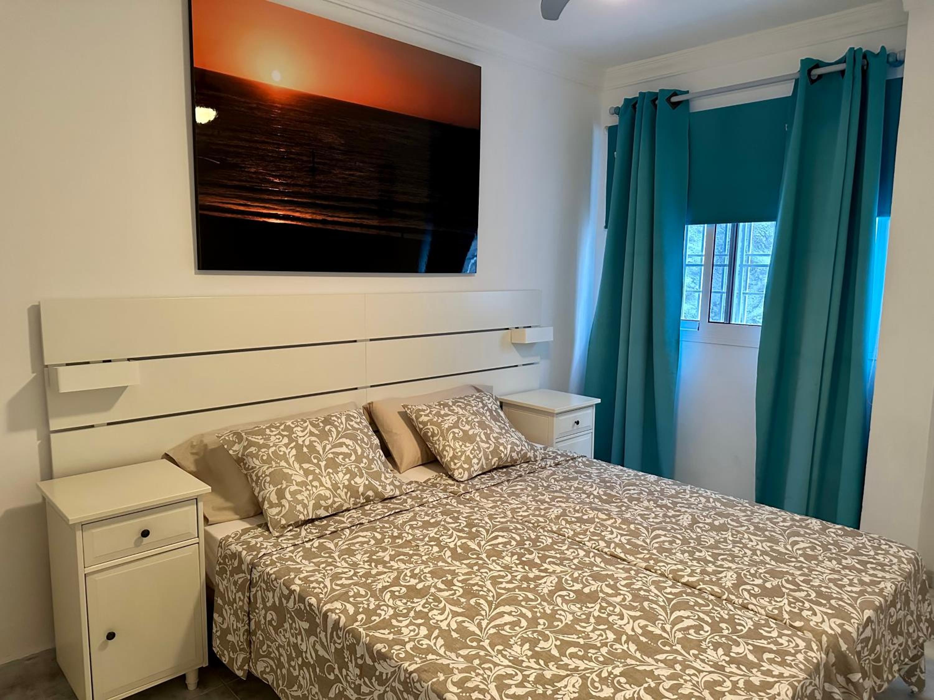 PLAYA DEL CURA - Spacious Beachside Apartment