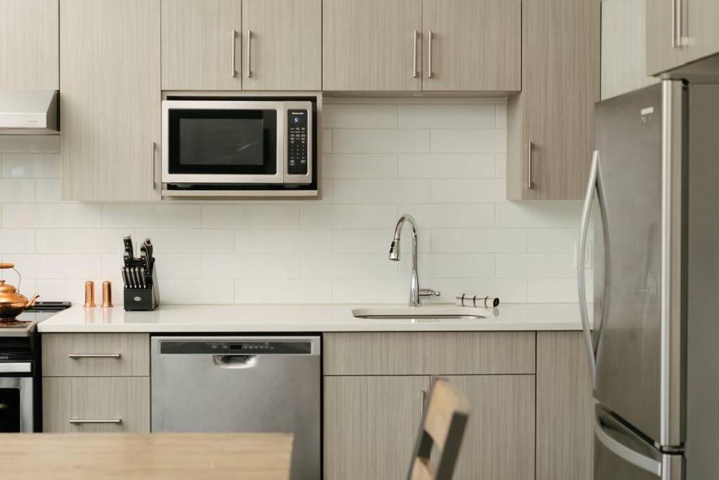 The Nest - Condo with Hot Tub & BBQ