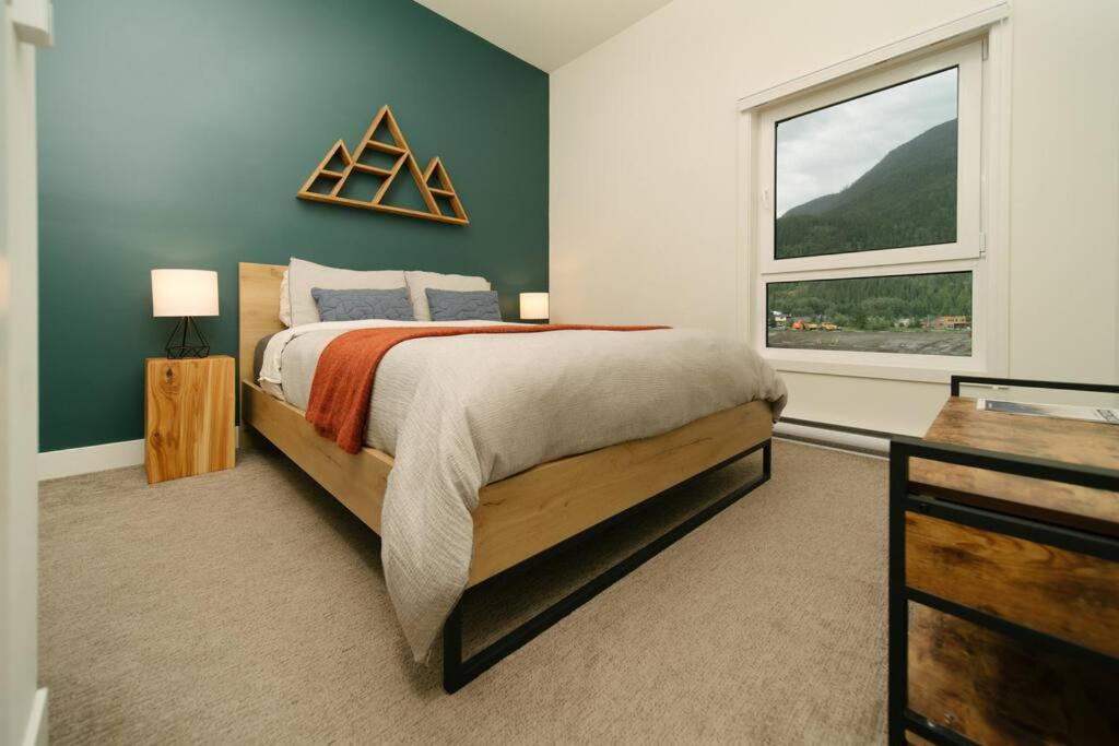 The Nest - Condo with Hot Tub & BBQ