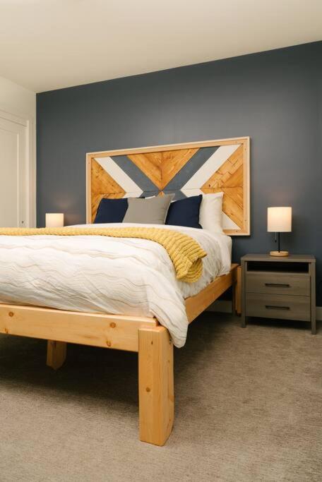 The Nest - Condo with Hot Tub & BBQ
