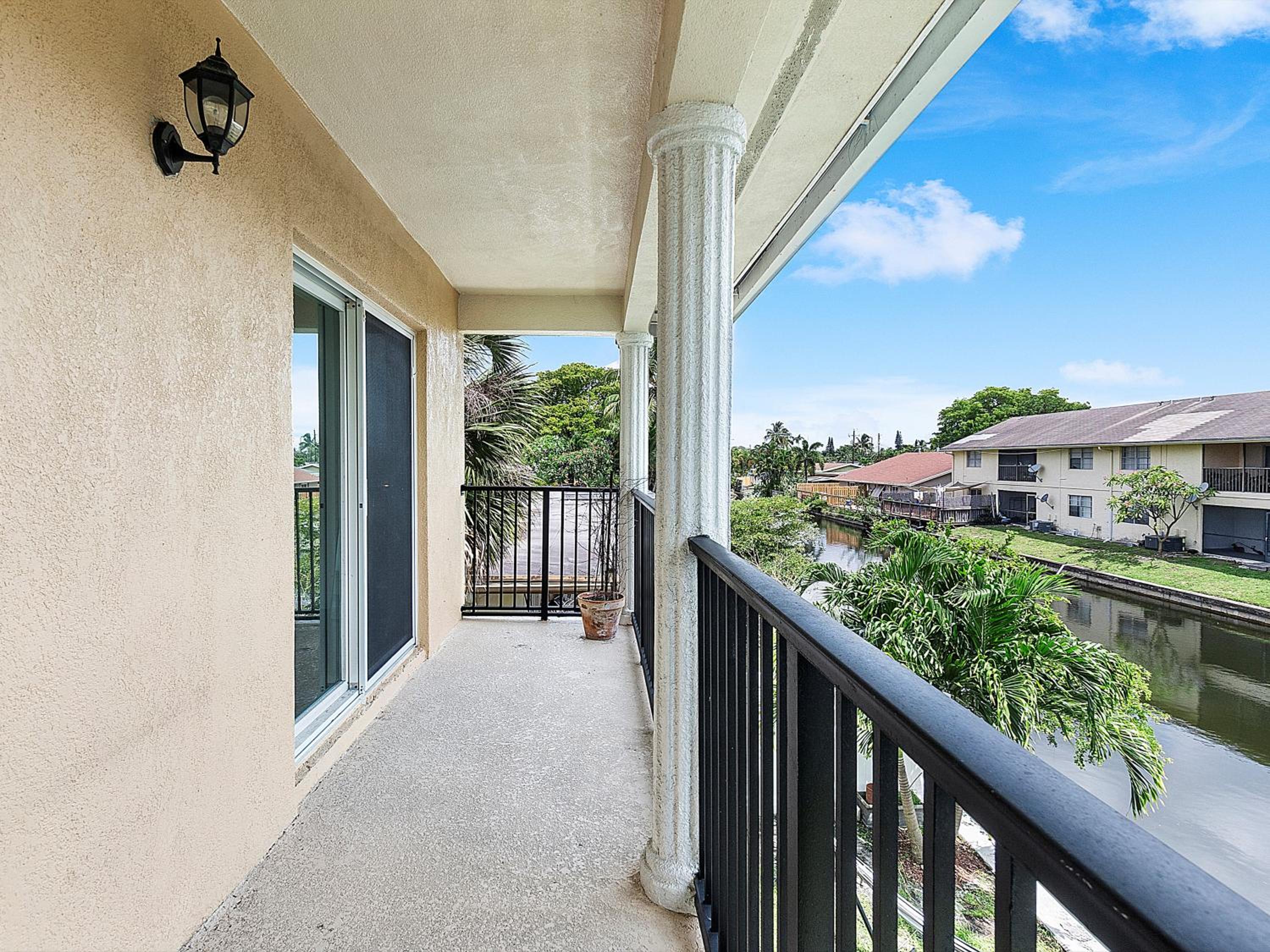 Moroccan Lakefront Retreat- 8 min to PNK Stadium view 3